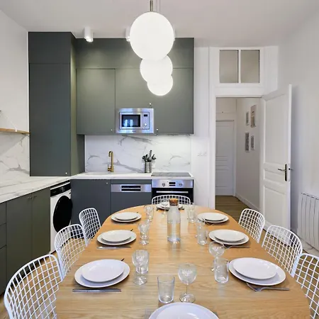Semesterbostad Maison 5 & 5 Sdb Proche Metro & Commerces