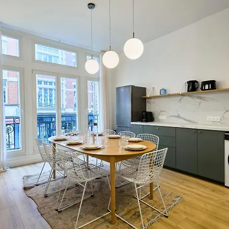 Holiday home Maison 5 & 5 Sdb Proche Metro & Commerces