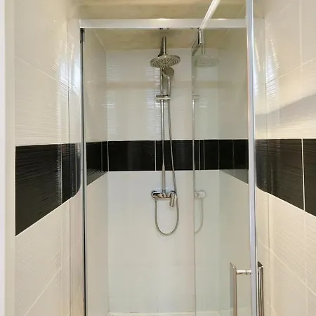 Maison 5 & 5 Sdb Proche Metro & Commerces