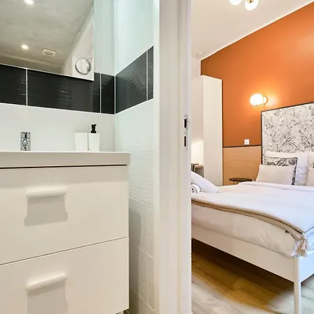 Maison 5 & 5 Sdb Proche Metro & Commerces *