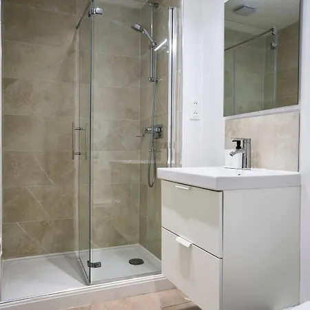 Maison 5 & 5 Sdb Proche Metro & Commerces Rijsel